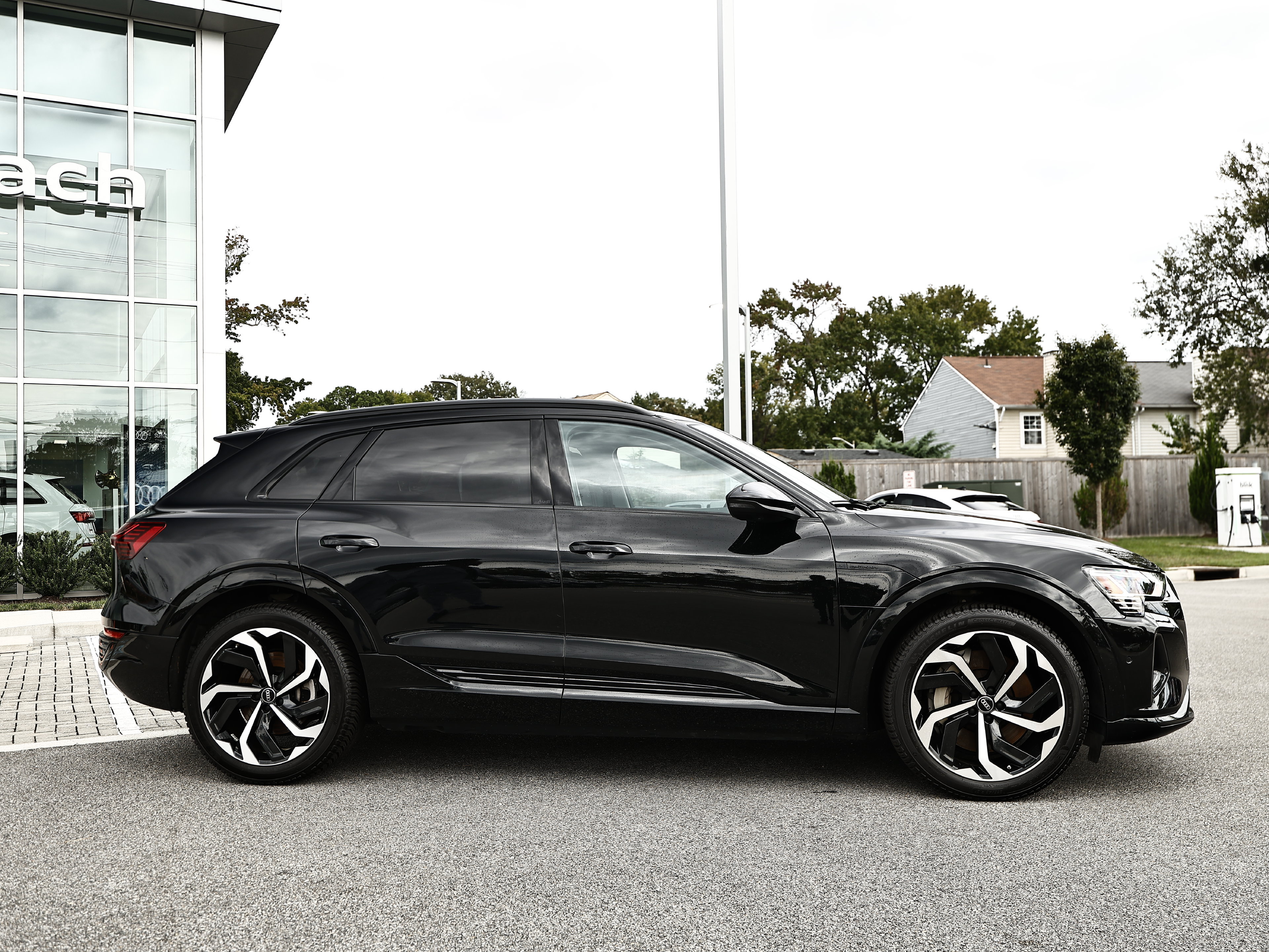 Used 2024 Audi Q8 e-tron Premium Plus w/ Premium Plus Package AWD/4WD image 4
