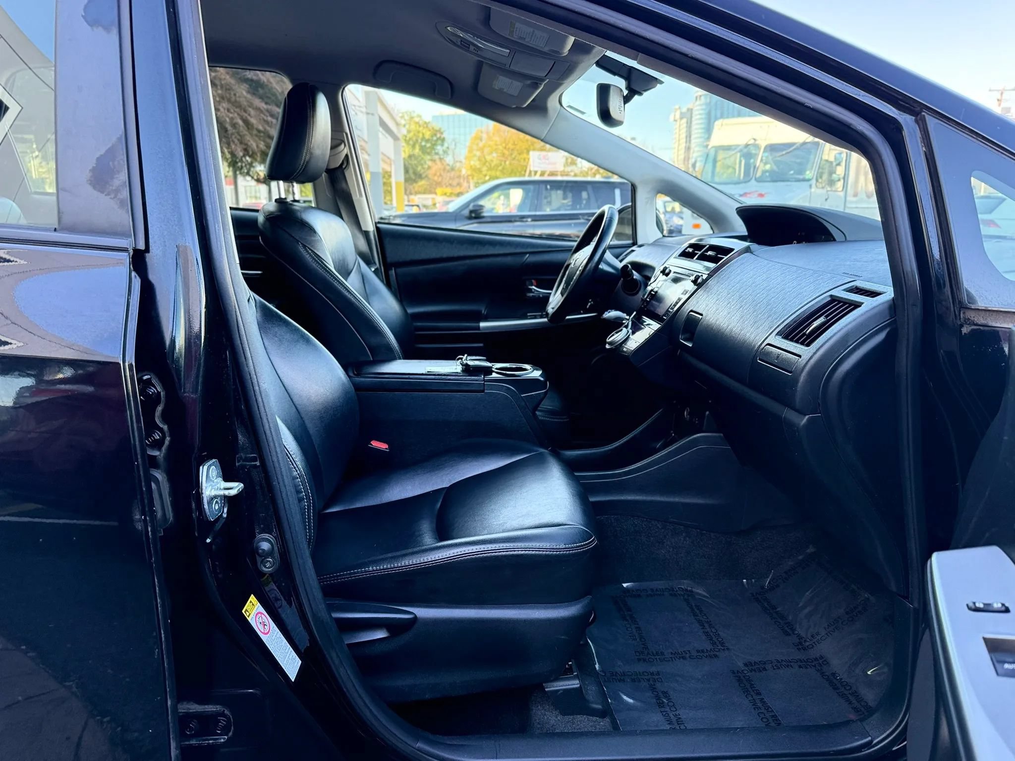 Used 2017 Toyota Prius V Four w/ Carpet Mat Package FWD image 30