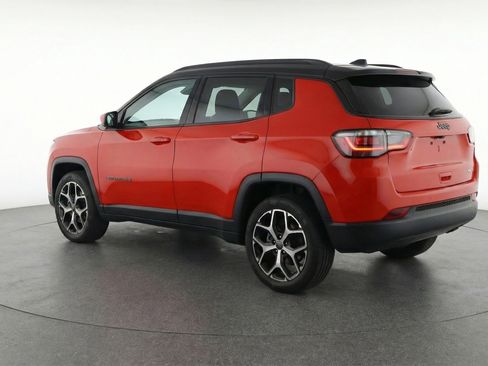 Used 2025 Jeep Compass Limited image 6