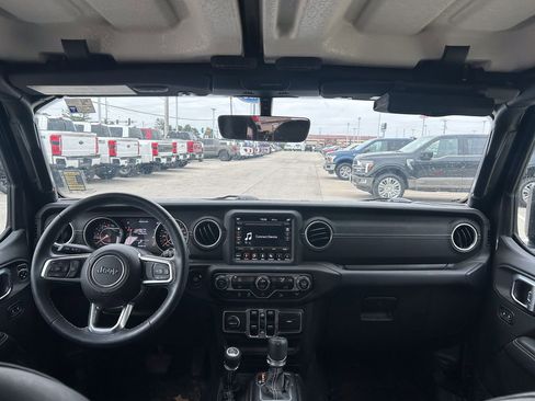 Used 2018 Jeep Wrangler Unlimited Sahara image 26