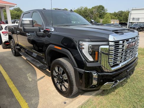 Used 2025 GMC Sierra 2500 Denali w/ Denali Reserve Package AWD/4WD image 4