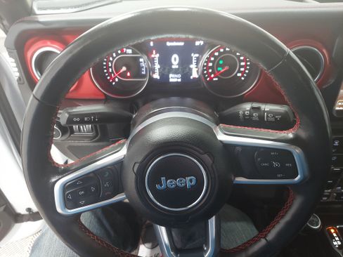 Used 2022 Jeep Wrangler Unlimited Rubicon w/ Cold Weather Group AWD/4WD image 9