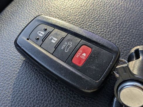 Used 2022 Toyota RAV4 XLE image 31