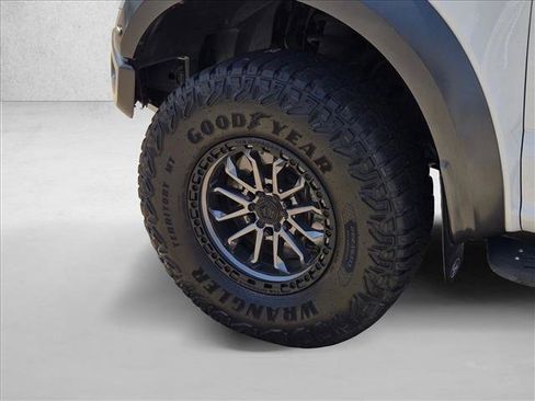 Used 2017 Ford F150 Raptor w/ Equipment Group 802A Luxury AWD/4WD image 24