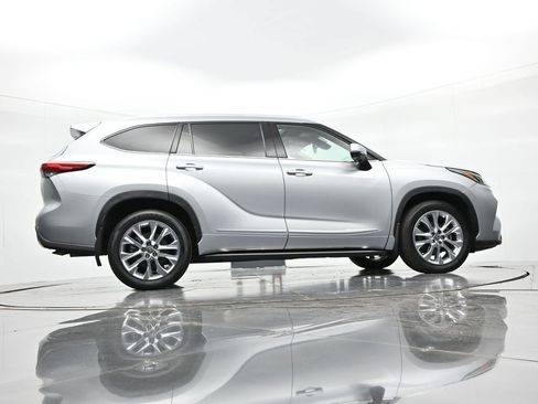 Used 2023 Toyota Highlander Limited AWD/4WD image 33