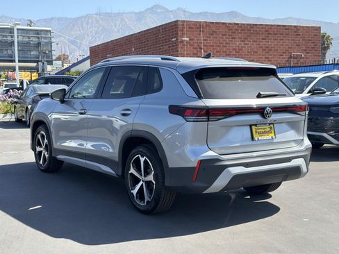New 2026 Volkswagen Tiguan SE FWD image 3