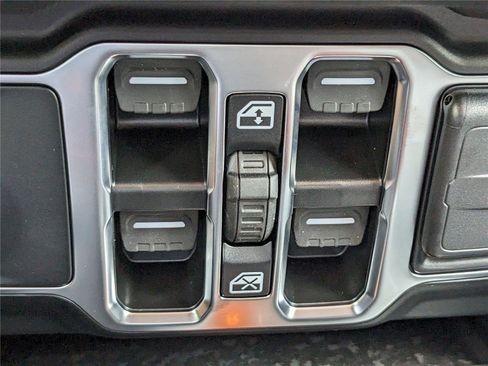 New 2025 Jeep Gladiator Sport image 22