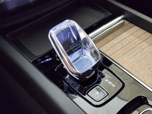 New 2026 Volvo XC60 B5 Plus w/ Climate Package image 20