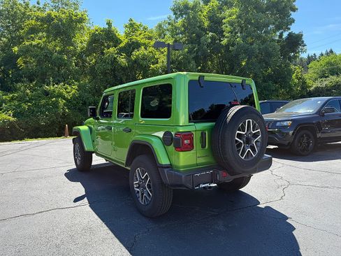 Used 2026 Jeep Wrangler Unlimited Sahara w/ Safety Group AWD/4WD image 4