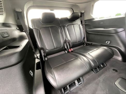 Used 2023 Jeep Grand Cherokee L Limited w/ Luxury Tech Group II AWD/4WD image 17