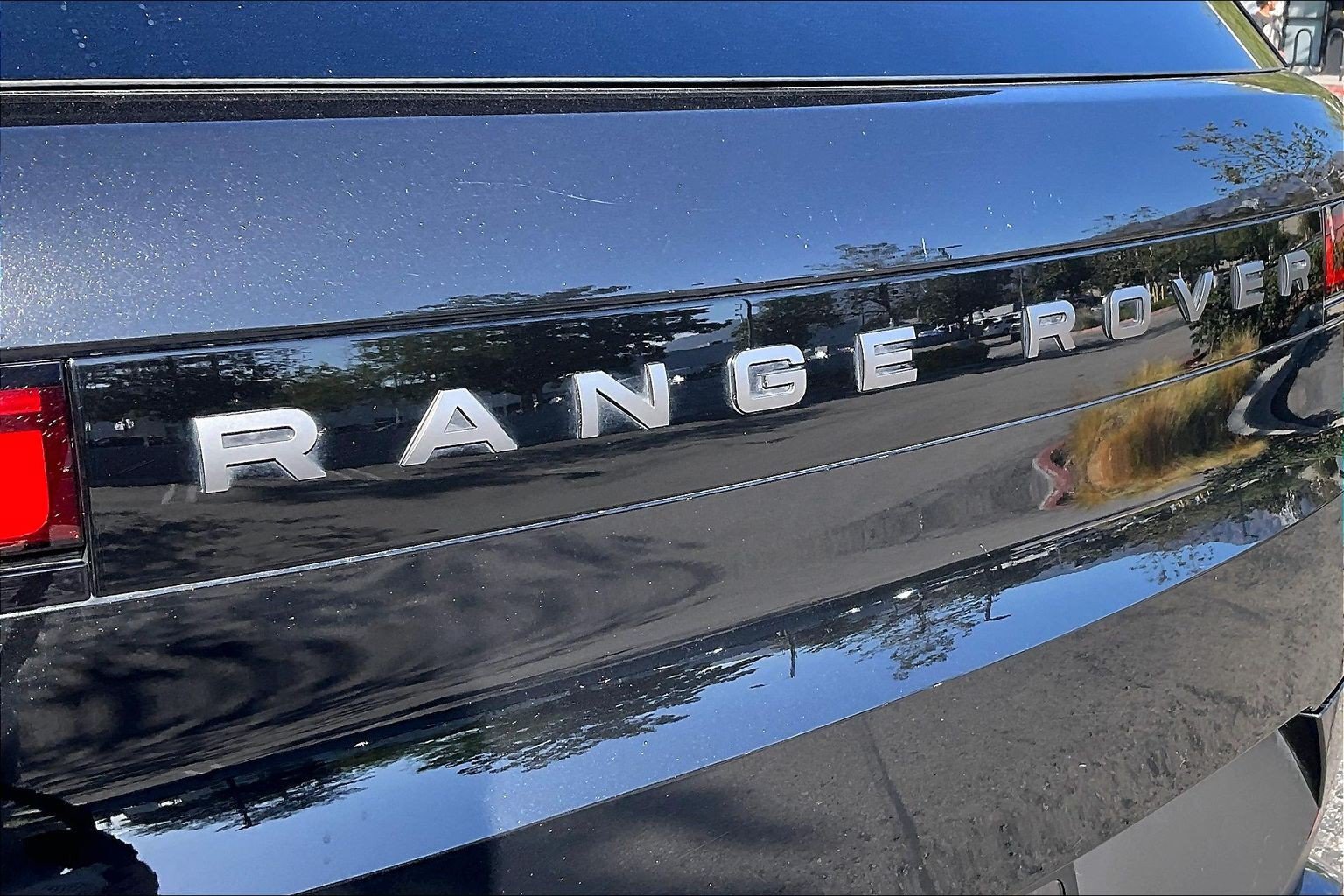 Used 2024 Land Rover Range Rover Sport SE AWD/4WD image 9