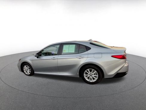 Used 2025 Toyota Camry LE image 10