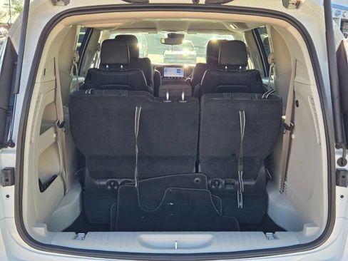 Used 2022 Chrysler Pacifica Touring-L FWD image 20