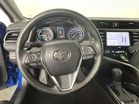 Used 2020 Toyota Camry LE FWD image 14