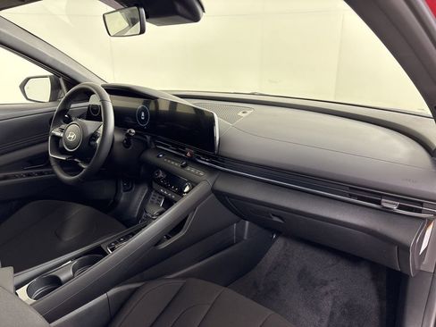 New 2025 Hyundai Elantra SEL FWD image 13