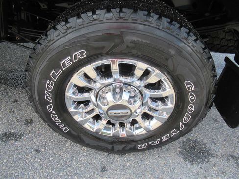 Used 2021 Ford F350 XLT w/ XLT Premium Package AWD/4WD image 12