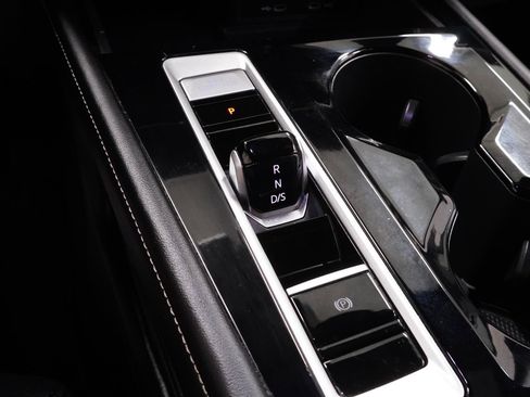 Used 2024 Volkswagen Atlas Cross Sport SE w/ Panoramic Sunroof Package FWD image 18
