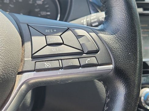 Used 2021 Nissan Rogue Sport SV image 22