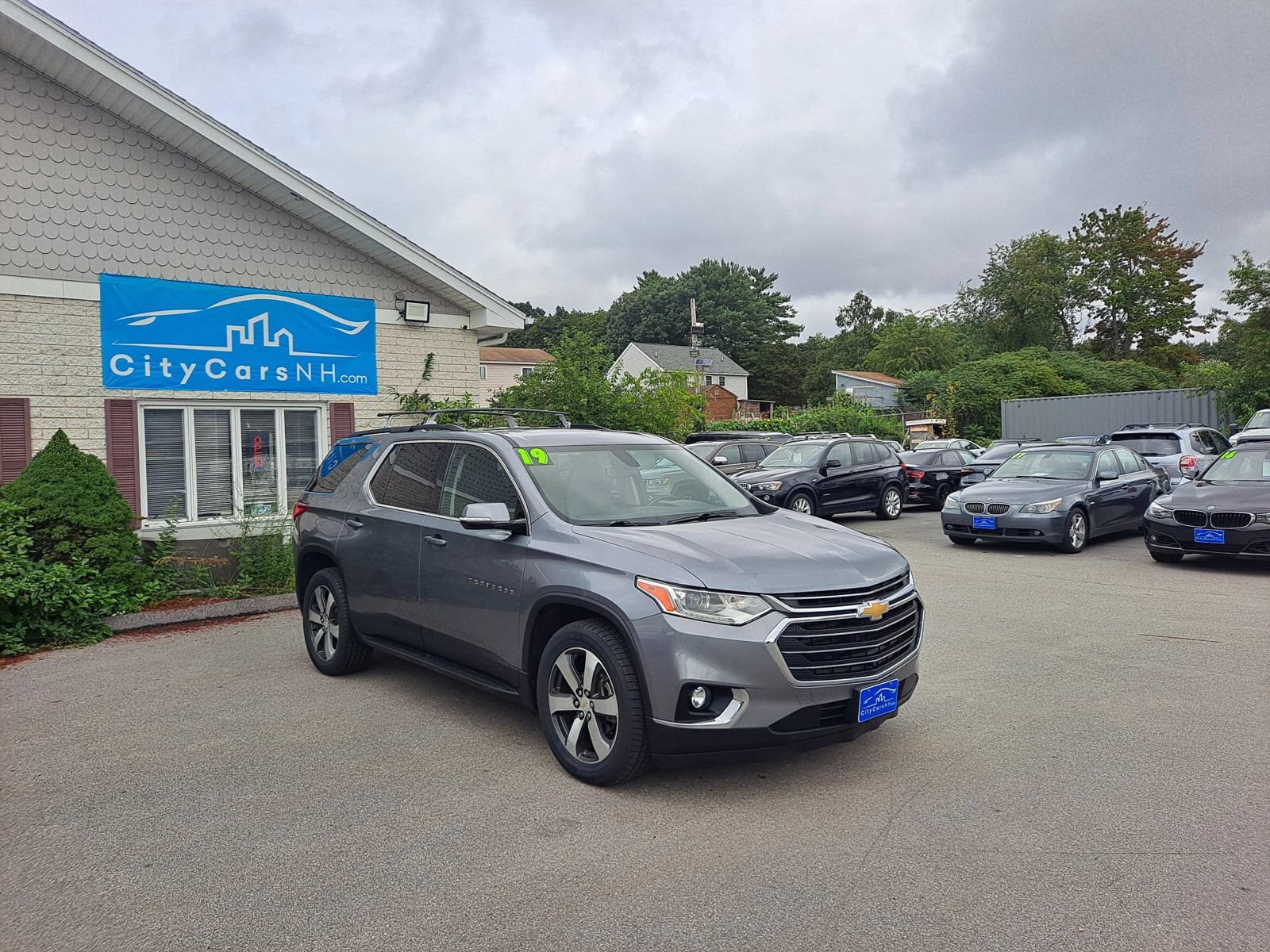 Used 2019 Chevrolet Traverse LT w/ LT Premium Package AWD/4WD image 2