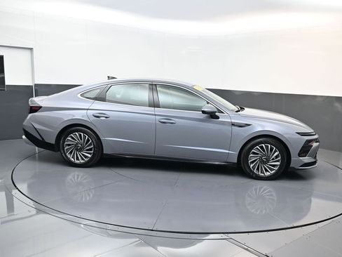 Used 2025 Hyundai Sonata SEL FWD image 3
