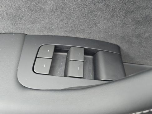 Used 2023 Tesla Model Y Long Range image 25