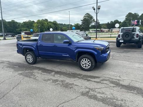 Used 2025 Toyota Tacoma SR5 RWD image 7