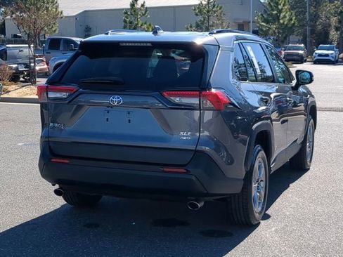 Used 2022 Toyota RAV4 XLE image 5