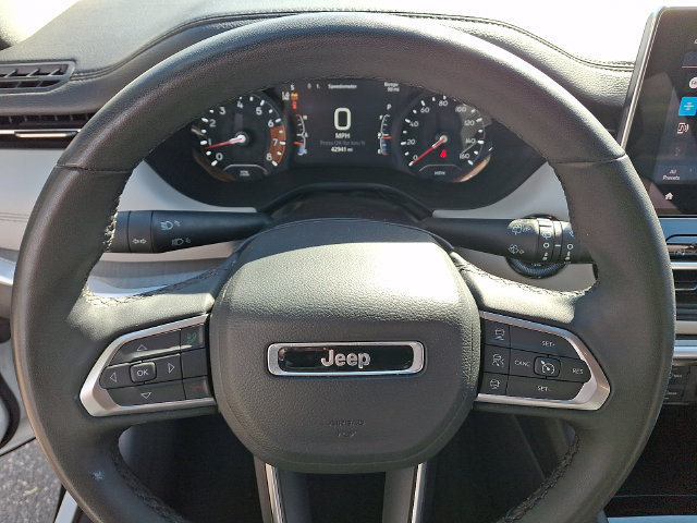 Used 2025 Jeep Compass Limited AWD/4WD image 4