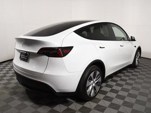 Used 2023 Tesla Model Y Long Range AWD/4WD image 6