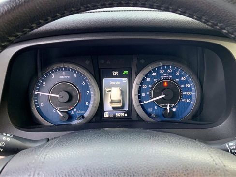 Used 2020 Toyota Sienna XLE w/ XLE Navigation Package image 25