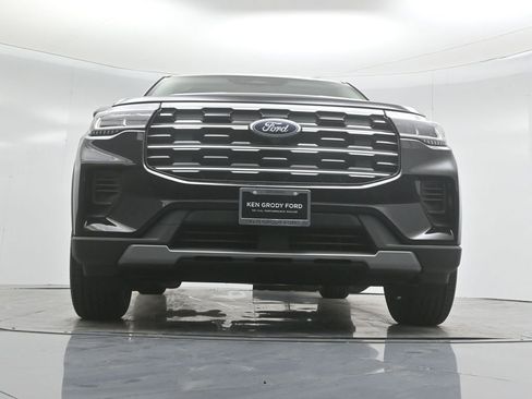 New 2025 Ford Explorer Active image 47