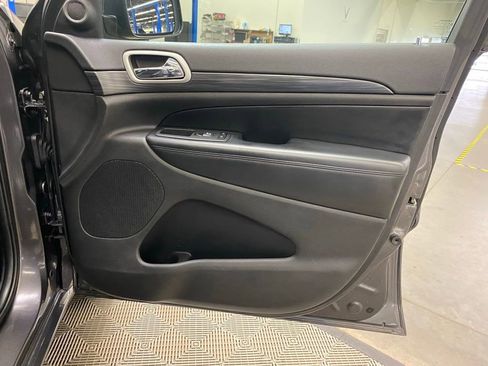 Used 2020 Jeep Grand Cherokee Altitude AWD/4WD image 15
