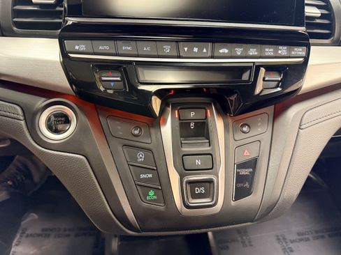 Used 2025 Honda Odyssey Sport-L image 17