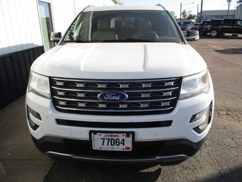 Used 2016 Ford Explorer XLT w/ Equipment Group 202A image 3