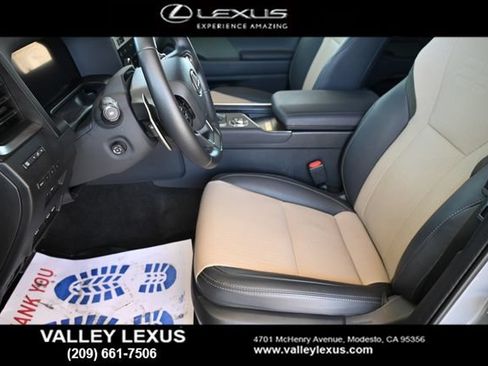 Used 2025 Lexus GX 550 AWD/4WD image 13