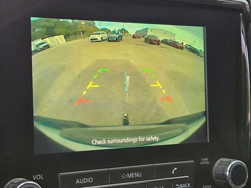 Used 2022 Nissan Frontier SV image 12