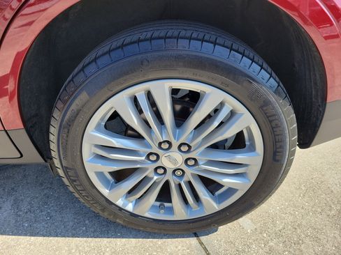 Used 2018 Cadillac XT5 Premium Luxury image 30