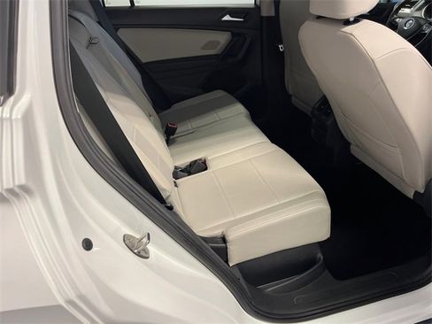 Used 2021 Volkswagen Tiguan SE image 12