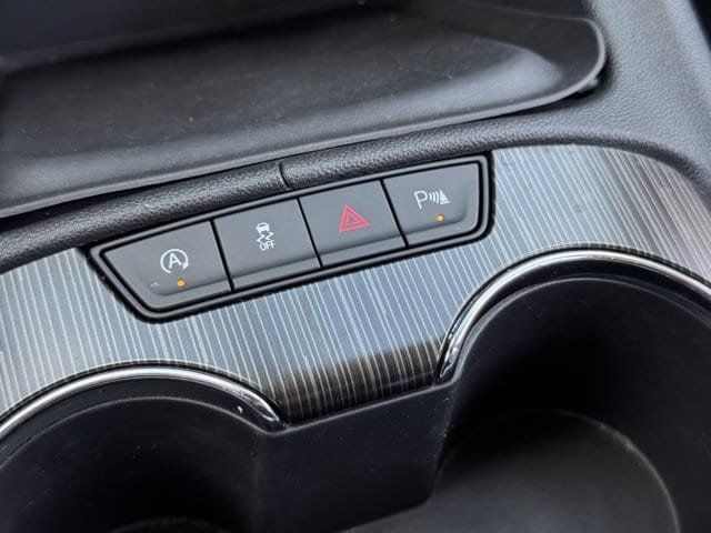 Used 2021 GMC Acadia SLT w/ Elevation Edition FWD image 21