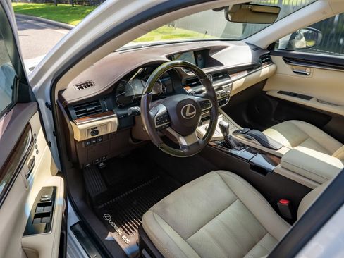 Used 2017 Lexus ES 350 w/ Luxury Package FWD image 10