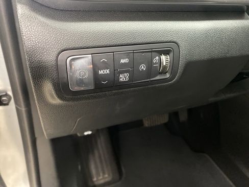 Used 2025 GMC Terrain Elevation image 25