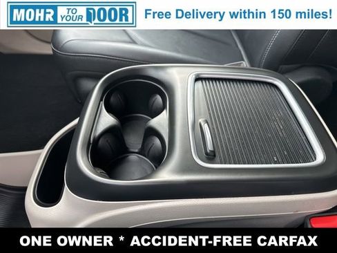 Used 2024 Chrysler Pacifica Touring-L image 22