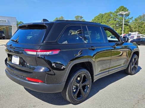 New 2025 Jeep Grand Cherokee Limited w/ Luxury Tech Group II RWD image 14