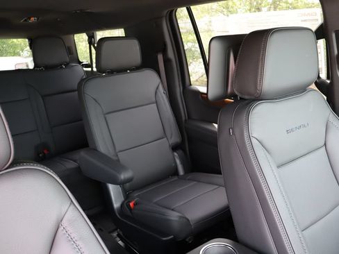 New 2026 GMC Yukon XL Denali w/ Denali Reserve Package AWD/4WD image 28
