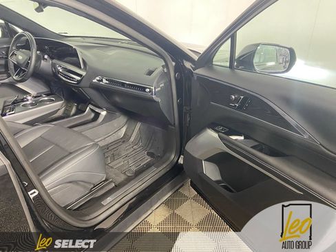 Used 2024 Cadillac Lyriq Luxury AWD/4WD image 17