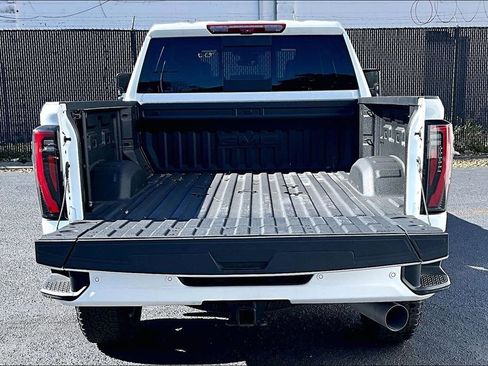 Used 2025 GMC Sierra 2500 AT4 w/ AT4 Premium Plus Package image 7