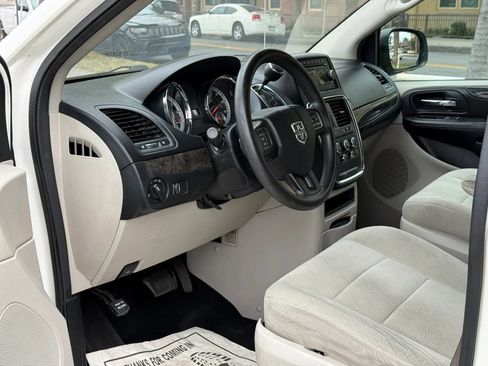 Used 2011 Dodge Grand Caravan Mainstreet FWD image 18
