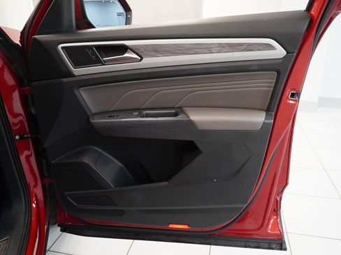 Used 2021 Volkswagen Atlas Cross Sport SE w/ Panoramic Sunroof Package image 31