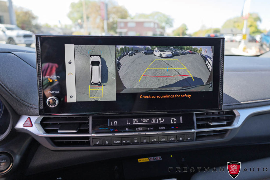 Used 2025 Toyota Sienna Platinum AWD/4WD image 10