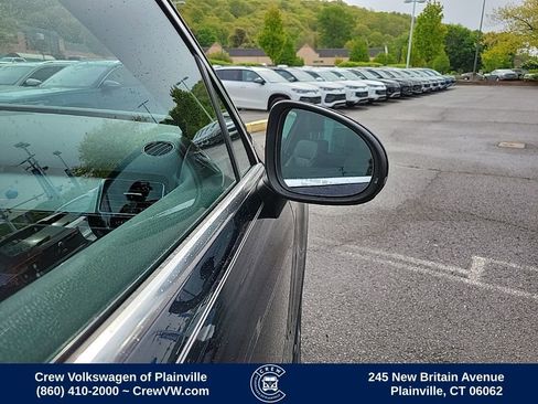 Used 2017 Volkswagen Touareg Wolfsburg Edition AWD/4WD image 34